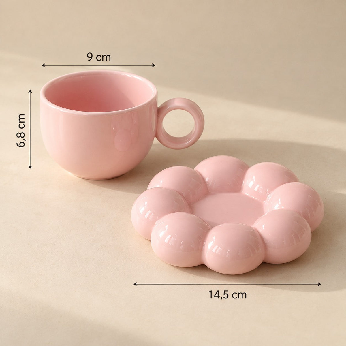 Solsikkekopp i rosa: kopp 9 cm bred og 6,8 cm høy, blomsterfat 14,5 cm