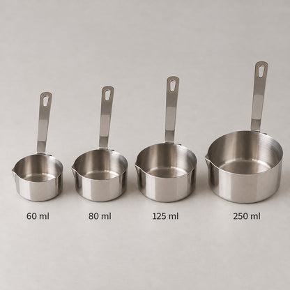 Måleskjeene i fire størrelser: 60 ml, 80 ml, 125 ml og 250 ml