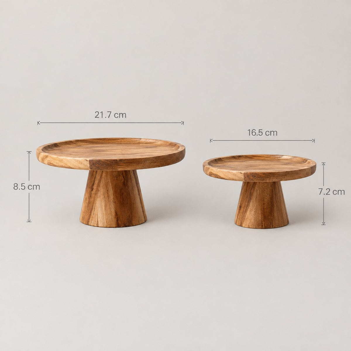 Kakefat i tre i to størrelser: stor 21,7 x 8,5 cm og liten 16,5 x 7,2 cm
